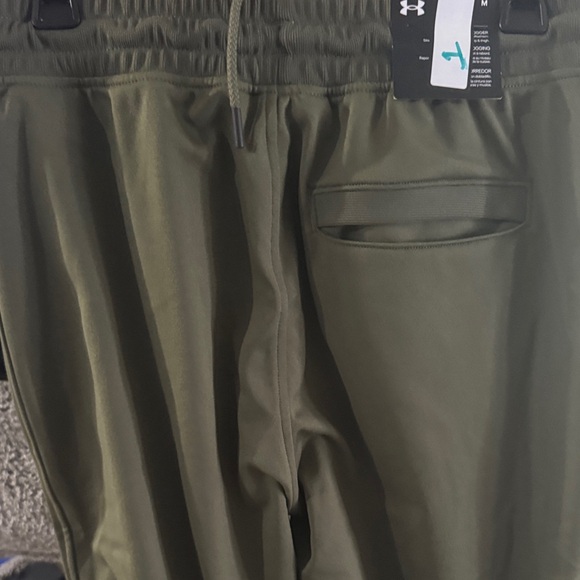 Under Armour Green Joggers with Zippered Pockets - Picture 4 of 5